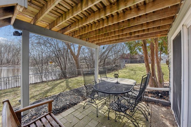 4023 Hadley Avenue N, Oakdale, MN 55128