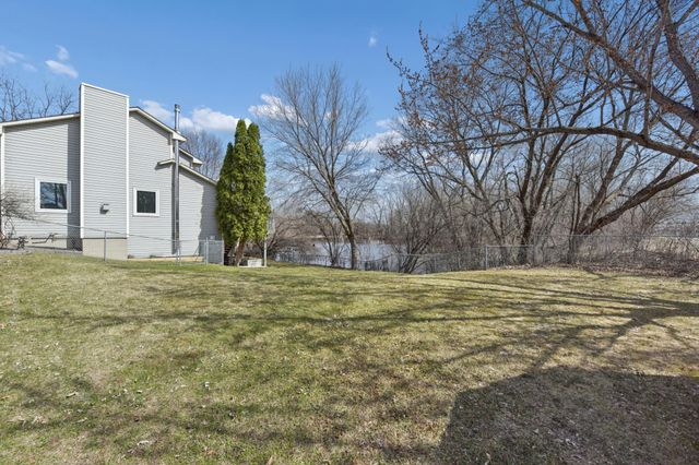 4023 Hadley Avenue N, Oakdale, MN 55128