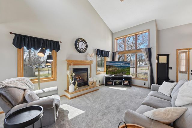 4023 Hadley Avenue N, Oakdale, MN 55128