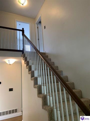 128 Whisbrook Avenue, Vine Grove, KY 40175