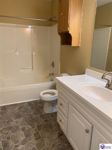 128 Whisbrook Avenue, Vine Grove, KY 40175