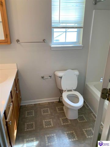 128 Whisbrook Avenue, Vine Grove, KY 40175