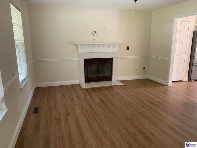 128 Whisbrook Avenue, Vine Grove, KY 40175