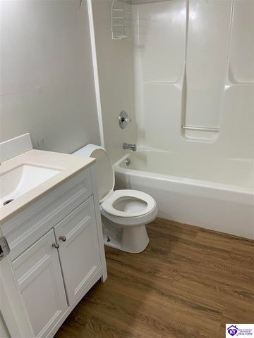 128 Whisbrook Avenue, Vine Grove, KY 40175