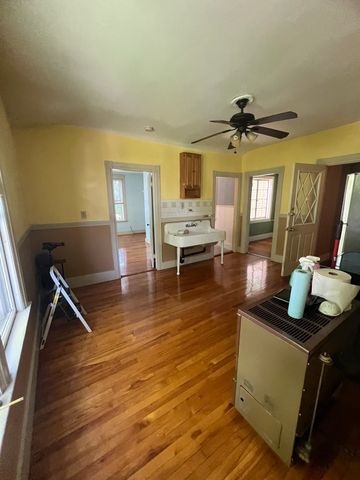 35 Tirrell Street 3 Floor, Worcester, MA 01603