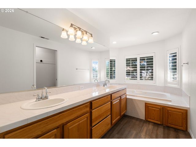 2303 Se 184TH Ave, Vancouver, WA 98683