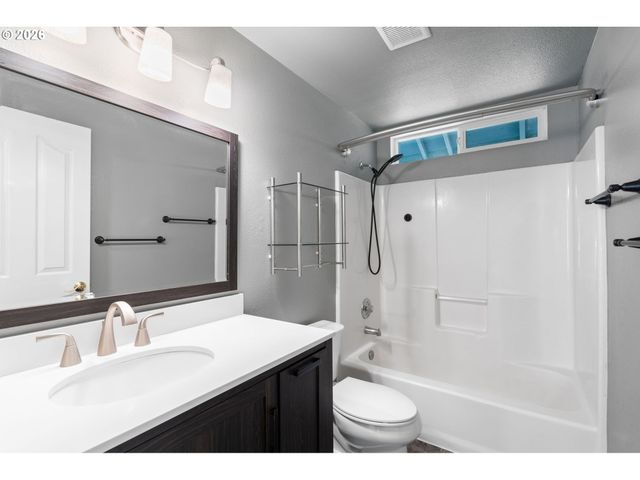 2303 Se 184TH Ave, Vancouver, WA 98683