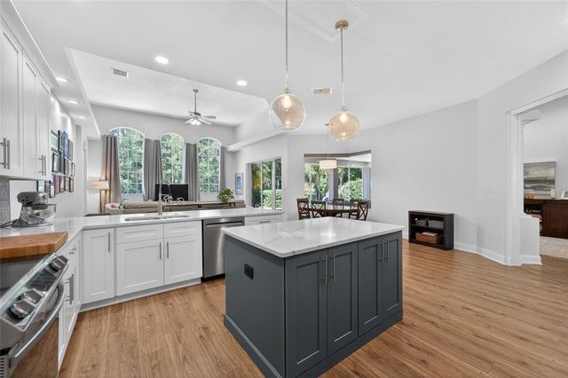 8712 TANTALLON CIRCLE, Tampa, FL 33647
