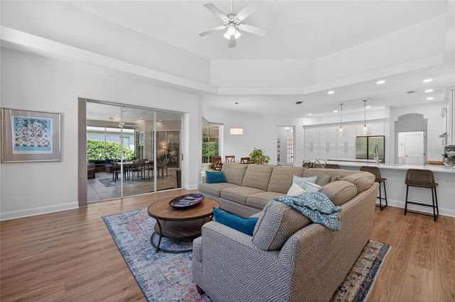 8712 TANTALLON CIRCLE, Tampa, FL 33647
