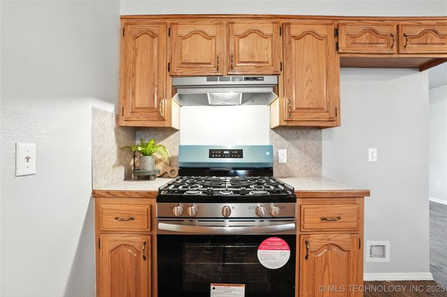 1003 SW 14th Place, Wagoner, OK 74467