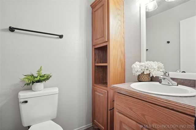 1003 SW 14th Place, Wagoner, OK 74467