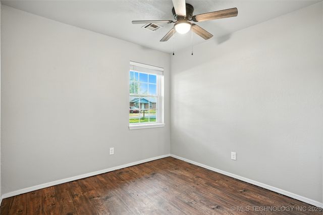 1003 SW 14th Place, Wagoner, OK 74467