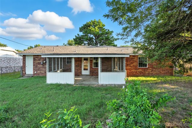 1003 SW 14th Place, Wagoner, OK 74467