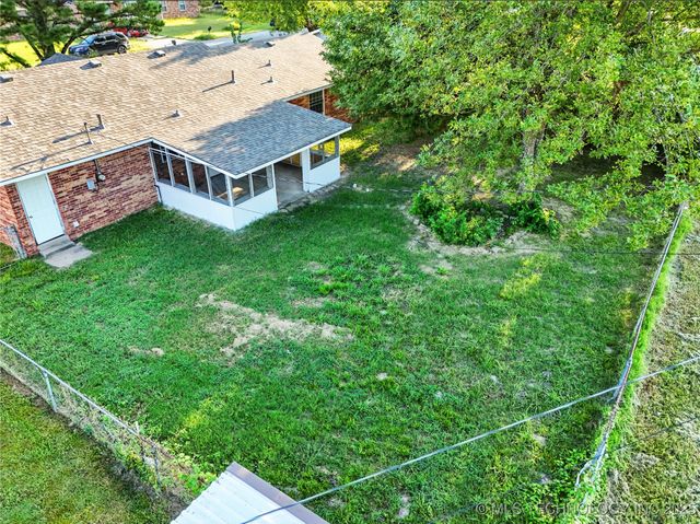 1003 SW 14th Place, Wagoner, OK 74467