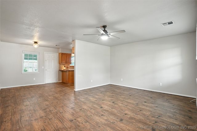 1003 SW 14th Place, Wagoner, OK 74467