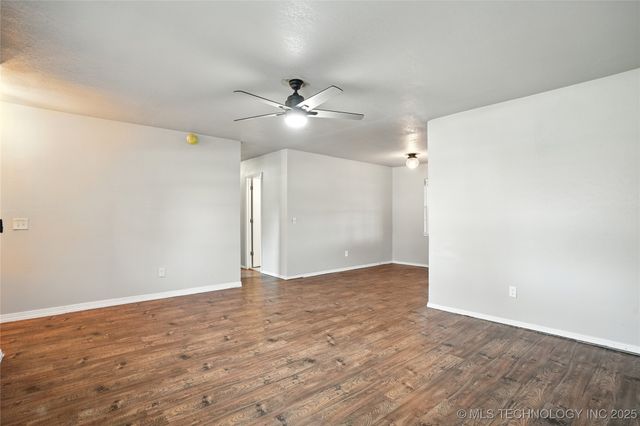 1003 SW 14th Place, Wagoner, OK 74467