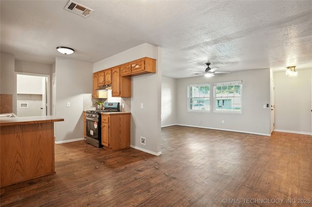 1003 SW 14th Place, Wagoner, OK 74467