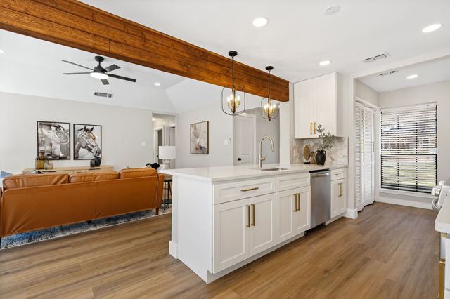 2912 Robindale Lane, Grapevine, TX 76051