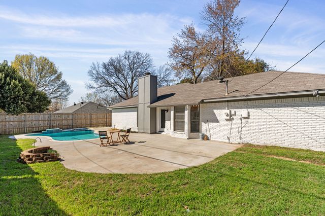 2912 Robindale Lane, Grapevine, TX 76051