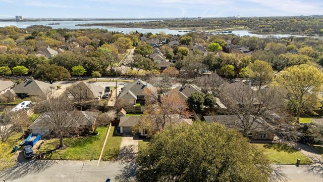 2912 Robindale Lane, Grapevine, TX 76051