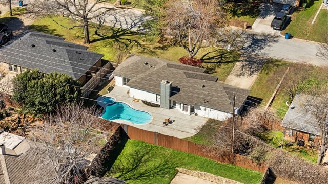 2912 Robindale Lane, Grapevine, TX 76051