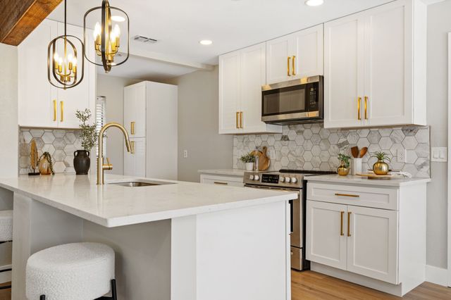 2912 Robindale Lane, Grapevine, TX 76051