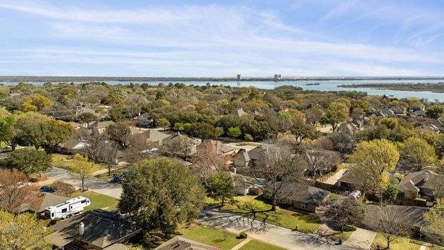 2912 Robindale Lane, Grapevine, TX 76051