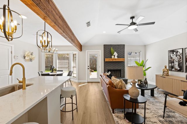 2912 Robindale Lane, Grapevine, TX 76051