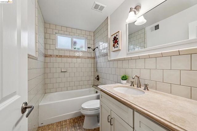 1912 Ascot Dr, Moraga, CA 94556
