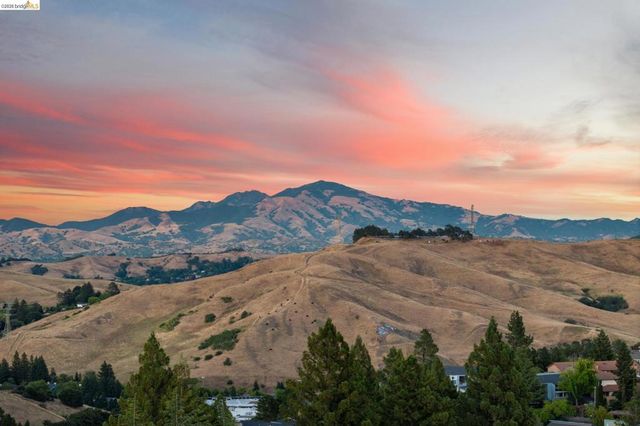 1912 Ascot Dr, Moraga, CA 94556