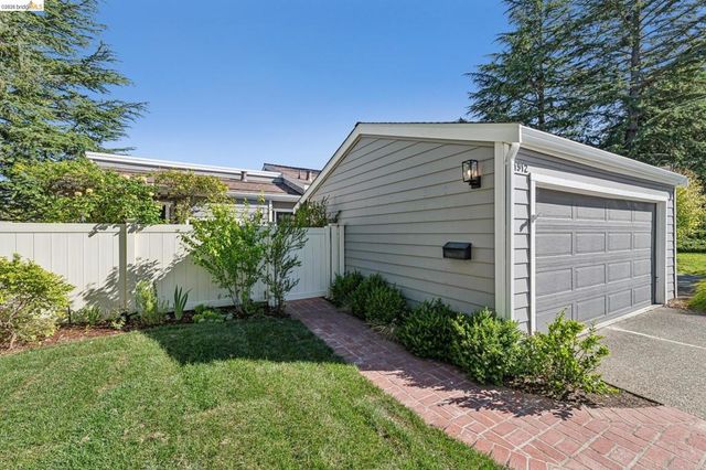 1912 Ascot Dr, Moraga, CA 94556