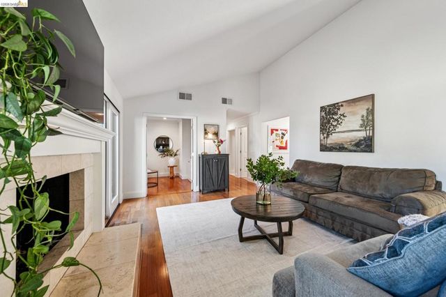1912 Ascot Dr, Moraga, CA 94556