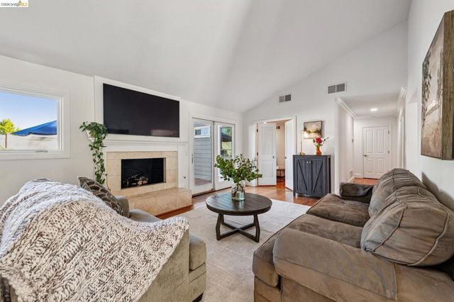 1912 Ascot Dr, Moraga, CA 94556