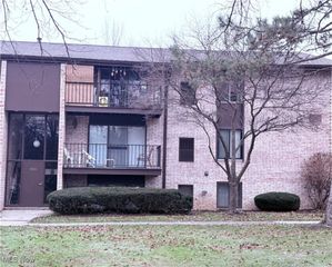 16400 Heather Lane 302, Middleburg Heights, OH 44130
