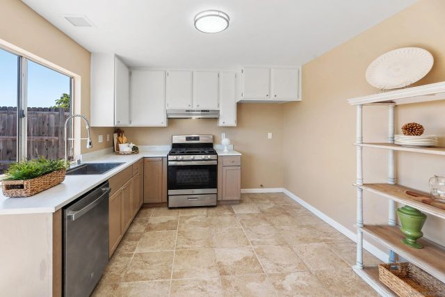 7427 Kamwood St, San Diego, CA 92126