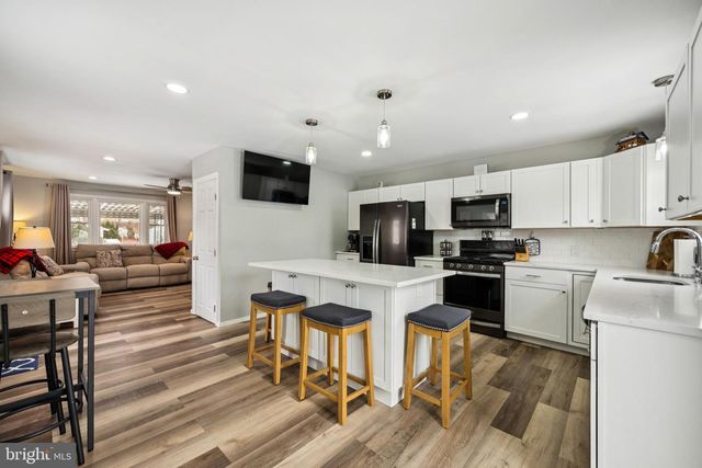 955 EASTER RD, Burlington, NJ 08016