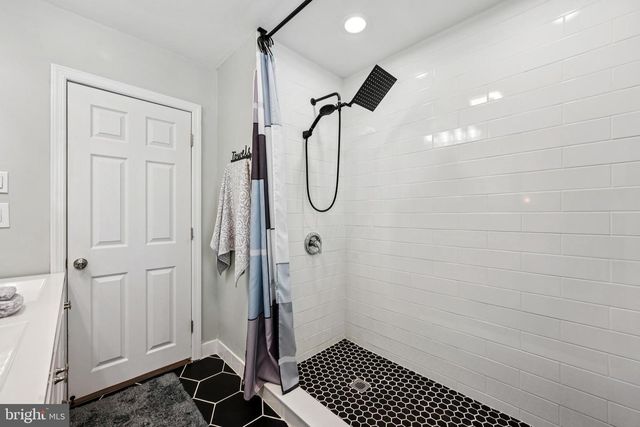 955 EASTER RD, Burlington, NJ 08016