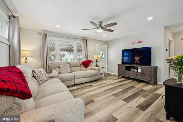 955 EASTER RD, Burlington, NJ 08016