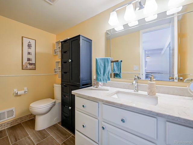 19202 Edward Court, Clinton Charter Township, MI 48038