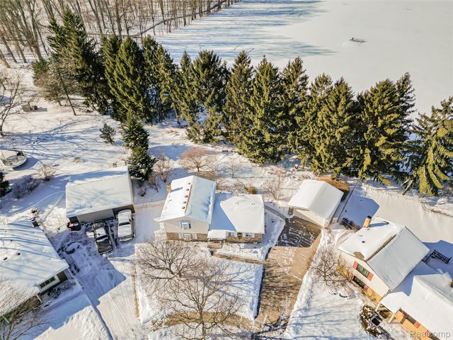 19202 Edward Court, Clinton Charter Township, MI 48038