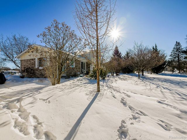 19202 Edward Court, Clinton Charter Township, MI 48038