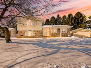 19202 Edward Court, Clinton Charter Township, MI 48038