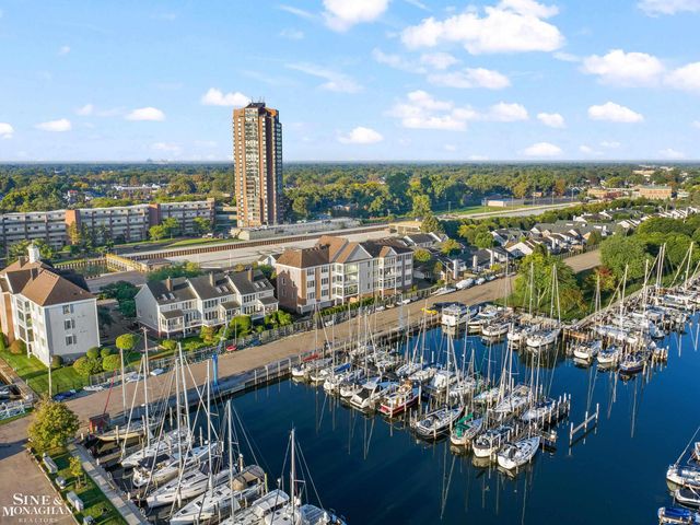 9004 Harbor Place Drive, St Clair Shores, MI 48080