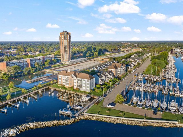 9004 Harbor Place Drive, St Clair Shores, MI 48080