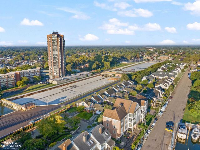 9004 Harbor Place Drive, St Clair Shores, MI 48080