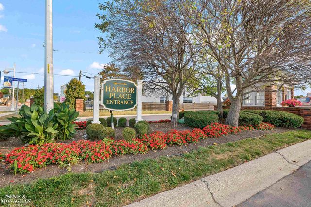 9004 Harbor Place Drive, St Clair Shores, MI 48080