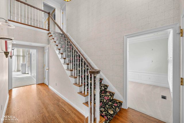 9004 Harbor Place Drive, St Clair Shores, MI 48080