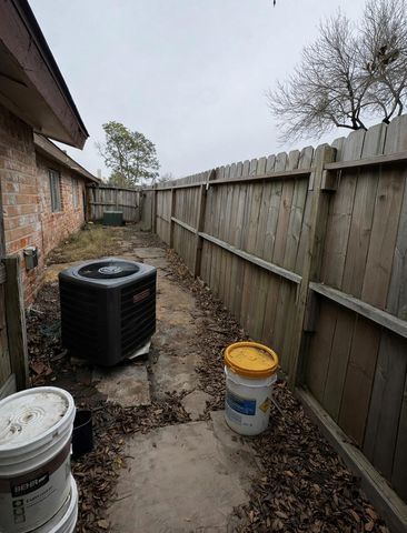 7837 Pacific Pearl Street, Houston, TX 77072