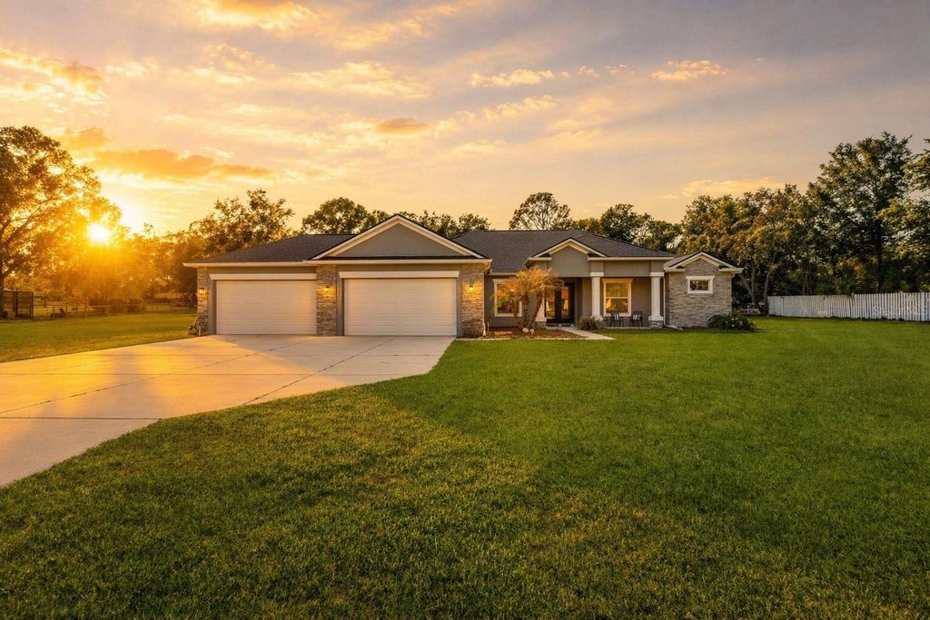 Image 1 of property listing at 2111 MAXIMILIAN AVENUE, Spring Hill, FL 34609