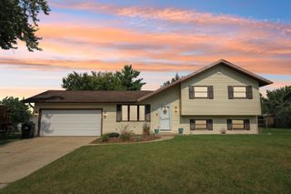 2408 W Fairview Lane, Mchenry, IL 60051